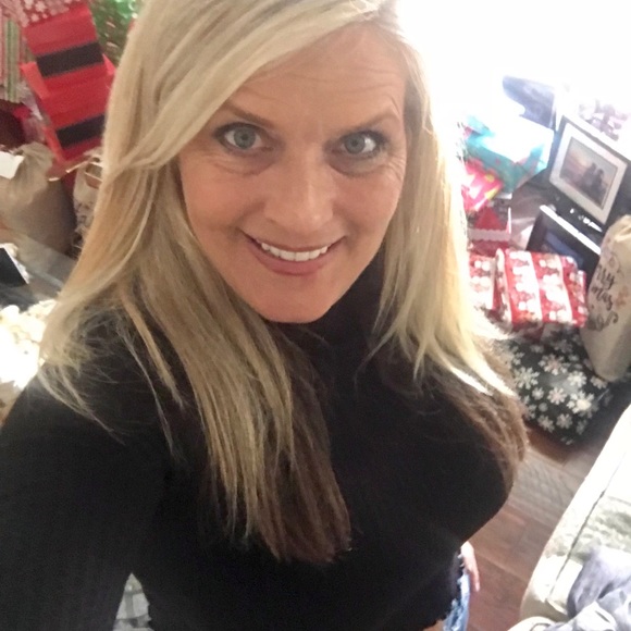 Meet your Posher, Stacy - Picture 3 of 4